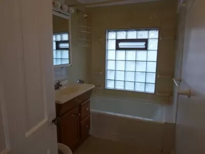 Building Photo - 1006 Garnett Pl
