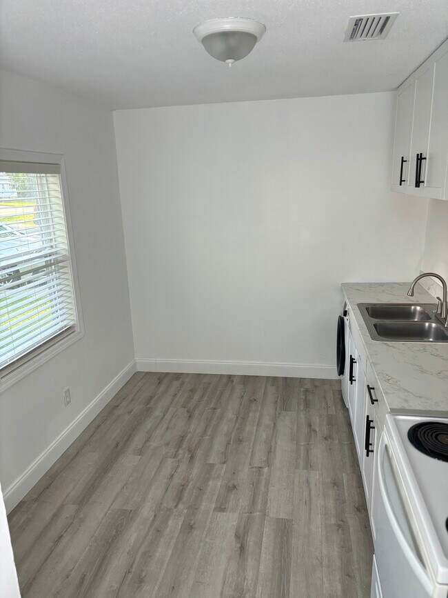 1324 Stuckey Ave, Tallahassee, FL 32310 Townhome Rentals in Tallahassee FL