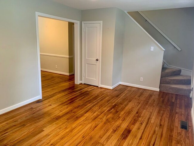 Building Photo - 903 Willow Lawn Dr