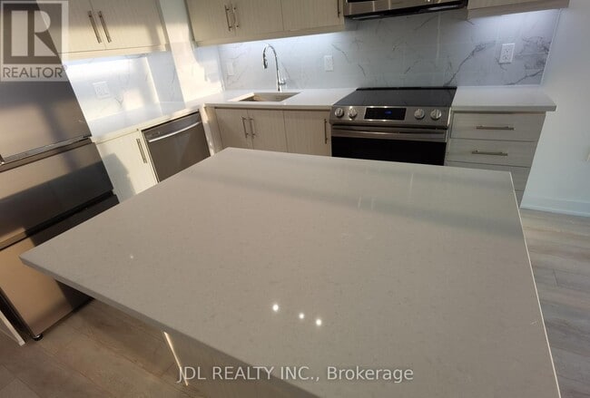 Photo du bâtiment - 75 Oneida Crescent