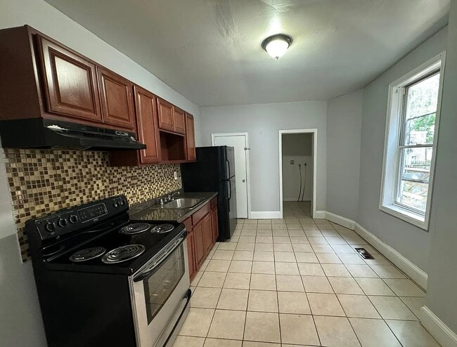 Photo - 426 N Salford St House