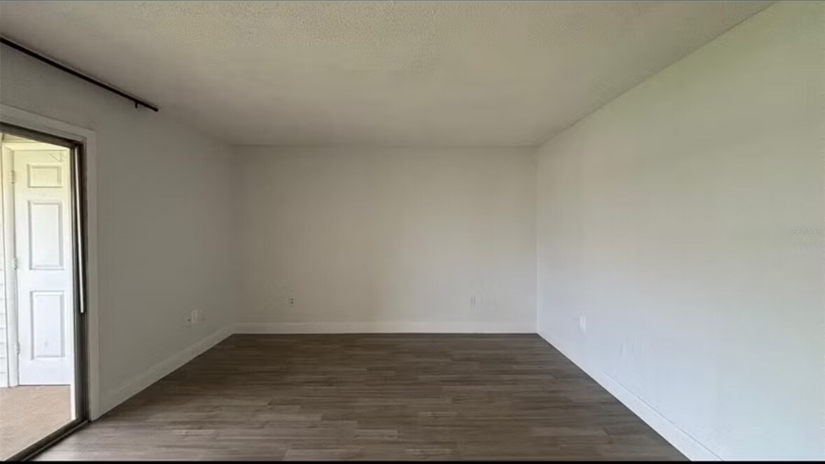 Foto del edificio - 853 Sky Lake Cir