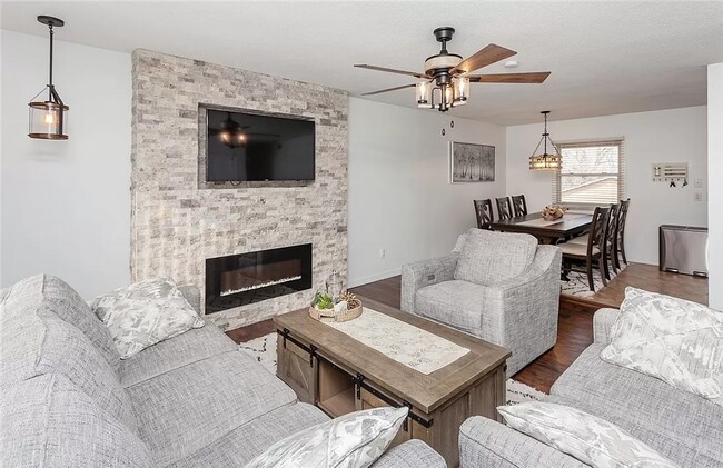 Foto del edificio - LOWER BEAVER!! 4 Bed, 2 Bath Home in Des Moines