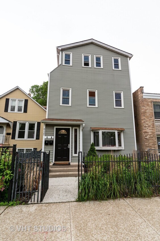6125 N Ravenswood Ave, Chicago, IL 60660 Townhouse for Rent in