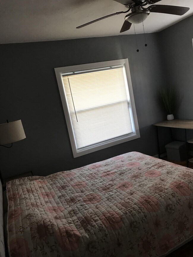 Foto del edificio - 893 Mathews Rd