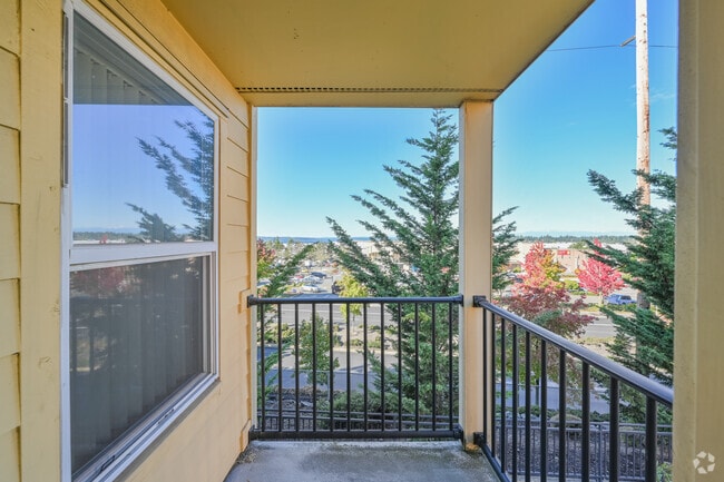 2BR, 1BA - 740SF - Balcony - Viewpoint Apartment