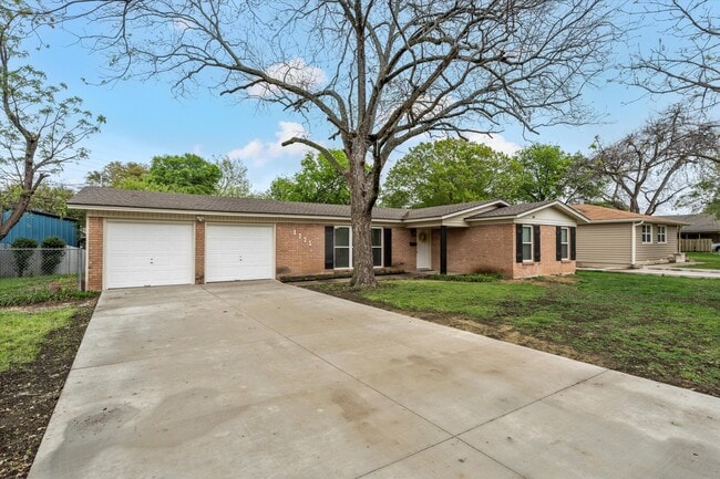 Building Photo - 1225 Meadow Brook Rd