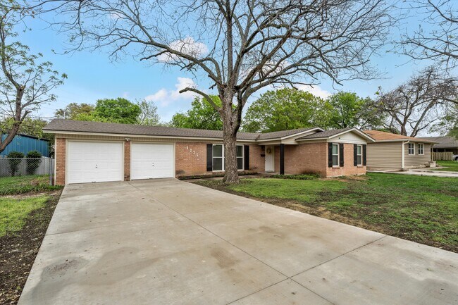 Foto del edificio - 1225 Meadow Brook Rd