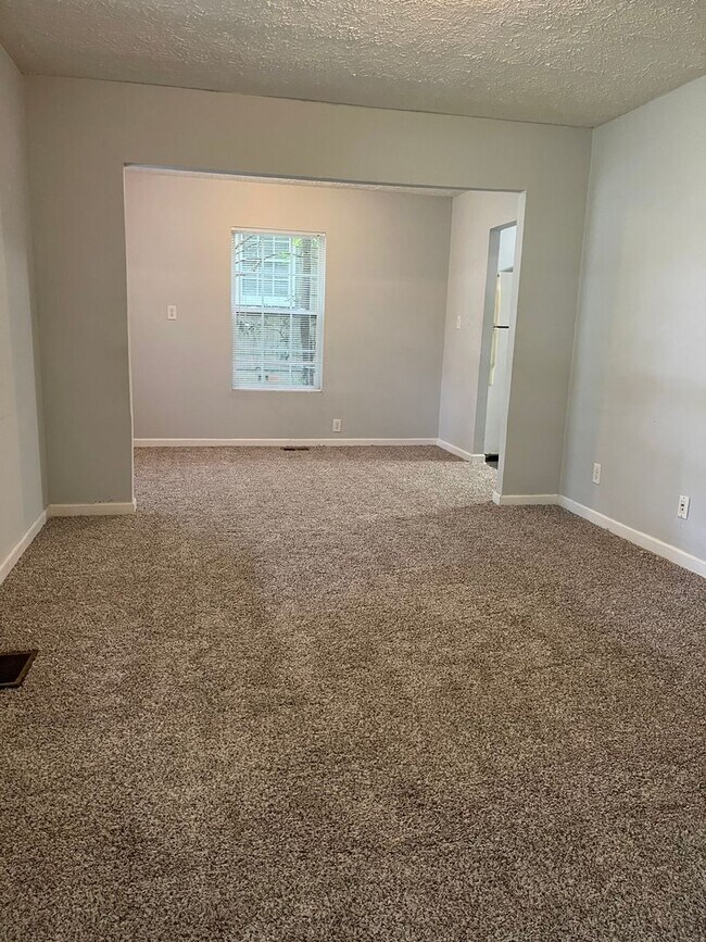 Building Photo - Normaltown Area Home! Available August 2026