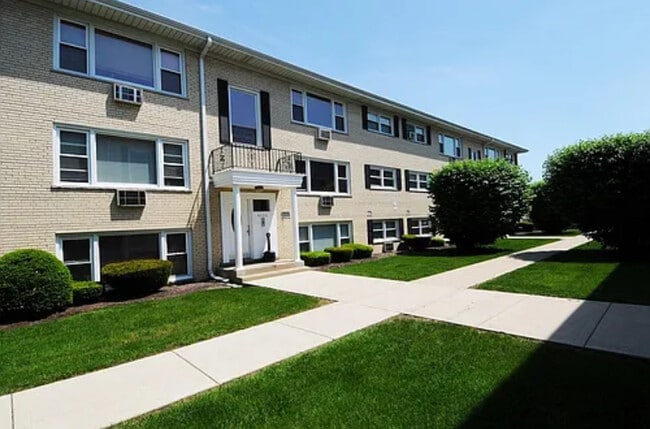 Building Photo - 4936 N Leonard Dr