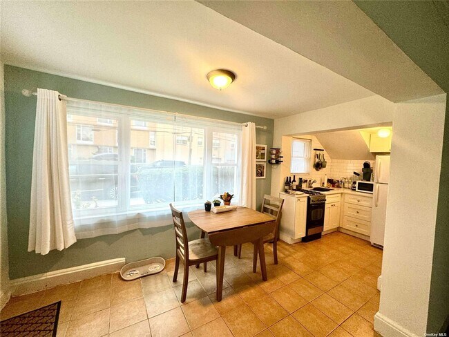 Foto del edificio - 557 Shore Rd