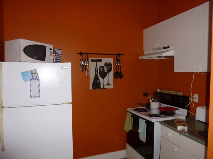 Interior Photo - 124 Emery St