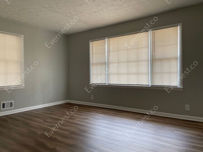 Building Photo - 539 Green St