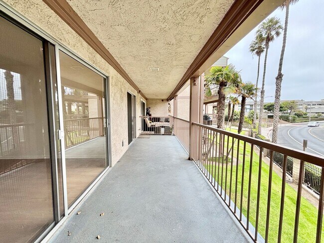 Foto del edificio - Bright 2 Bed 2 Bath | Surfside Community |...