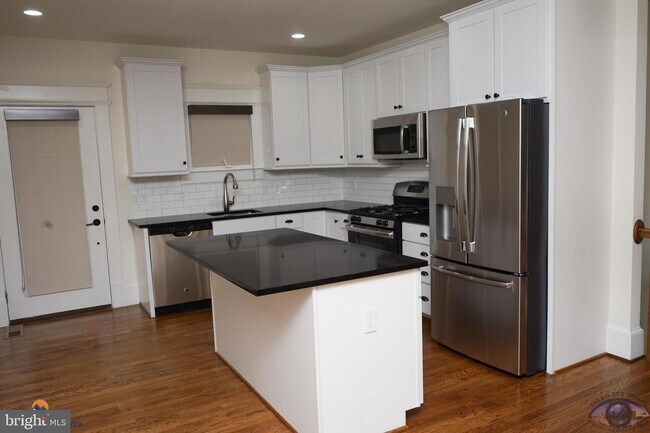 Foto del edificio - 6923 Maple St NW