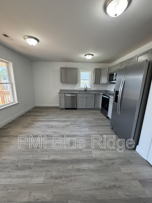 Building Photo - 247 Quinn Hill Ln