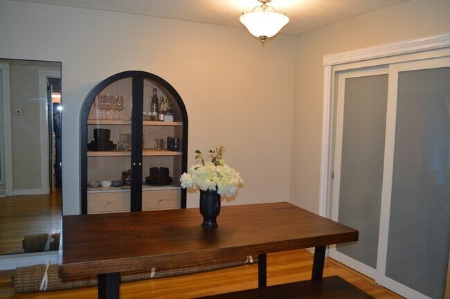 Foto del edificio - 790 Hyde Park Ave