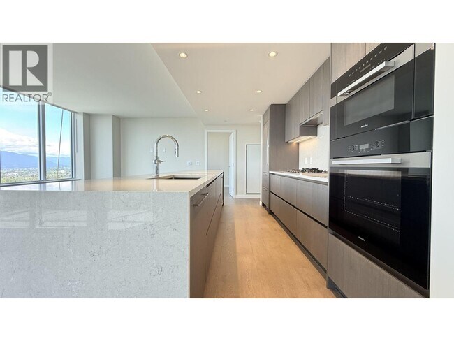 Photo du bâtiment - 485 W 42nd Ave