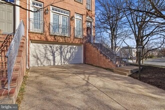 Building Photo - 1817 Fallbrook Ln