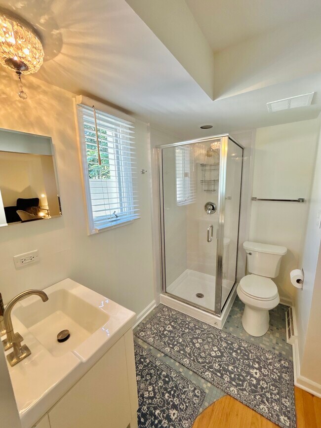 Full bathroom in master ensuite - 335 Scott St