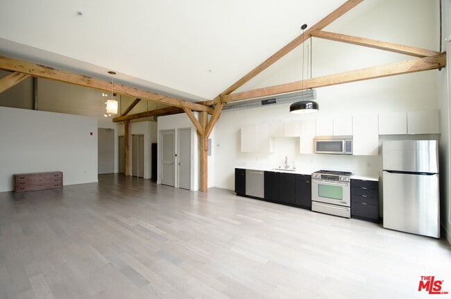 Building Photo - 527 Molino St