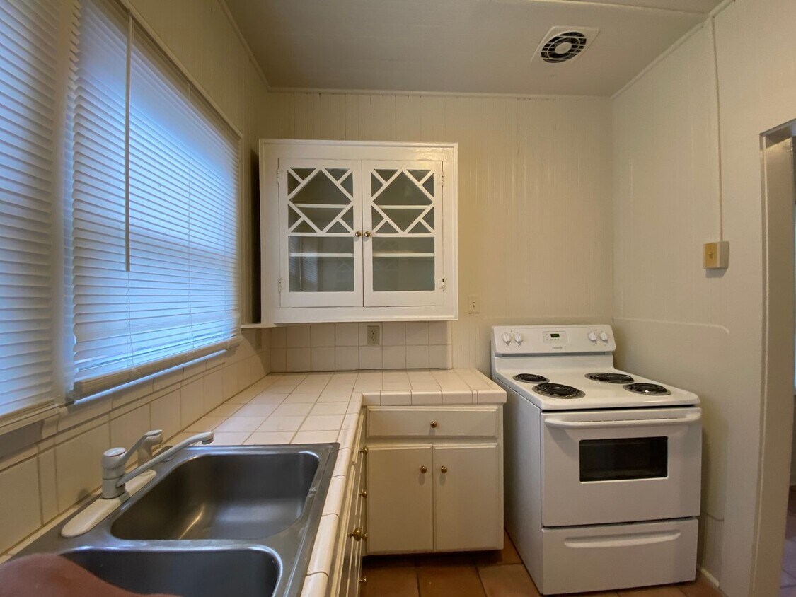 Primary Photo - Atwater: $1600 2 bedroom single family home *