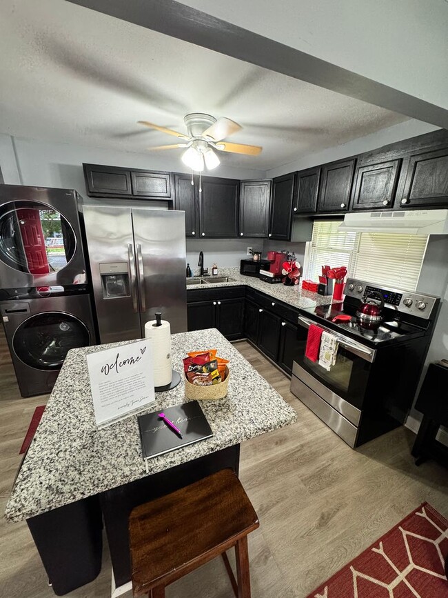Building Photo - 3 Bed 3 Bath House near VCU and Byrd Park!