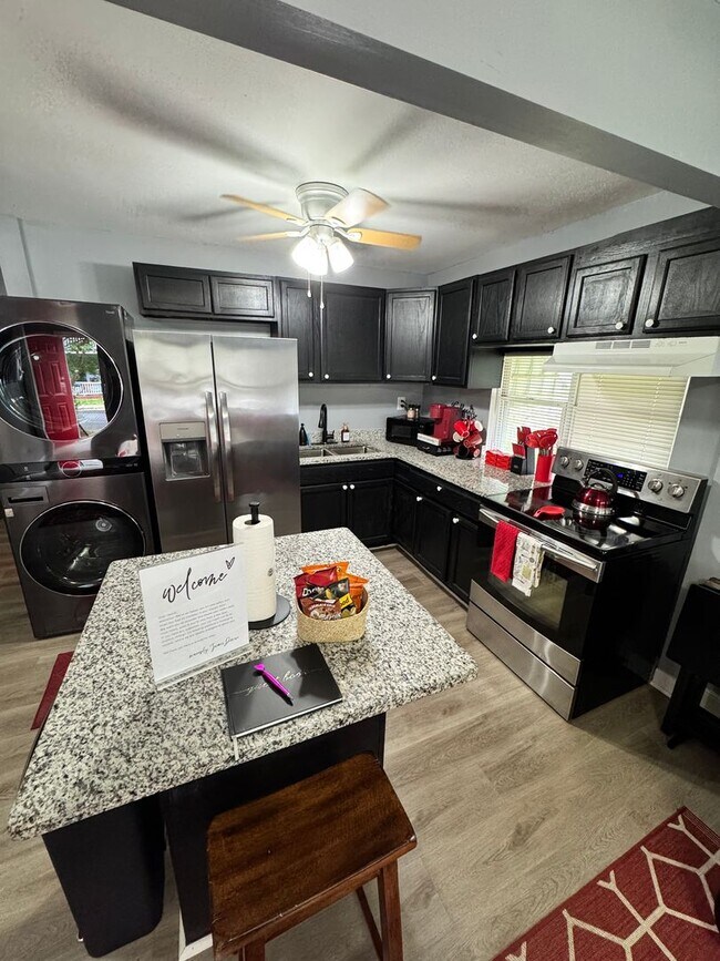 Foto del edificio - 3 Bed 3 Bath House near VCU and Byrd Park!