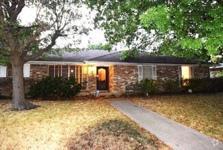 Building Photo - 1045 Briarwood Ln