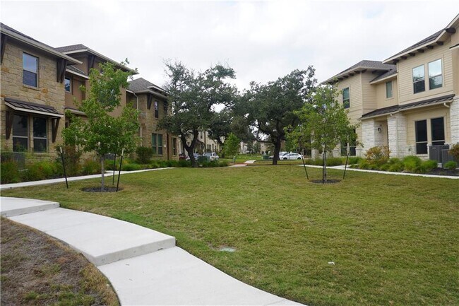 Foto del edificio - 13800 Lyndhurst St