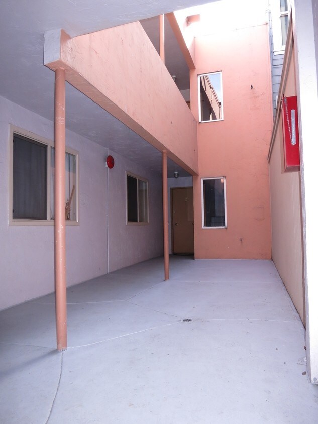 Building Photo - 265 Oak St