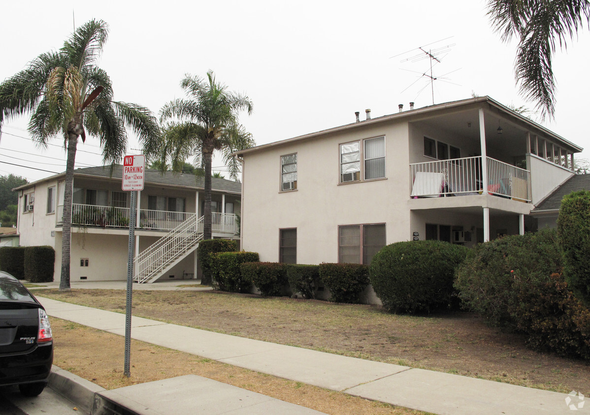 Building Photo - 14721 Burbank Blvd