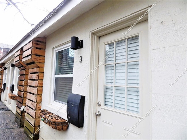 Photo - 712 Highland Ave NE Apartment