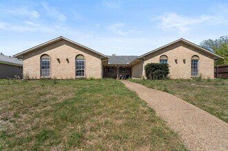 Building Photo - 15839 El Estado Dr