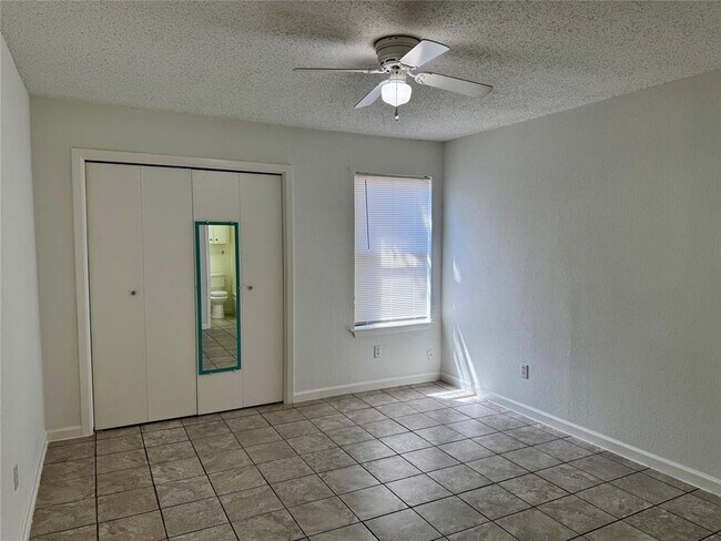 Foto del edificio - 904 Milford Way