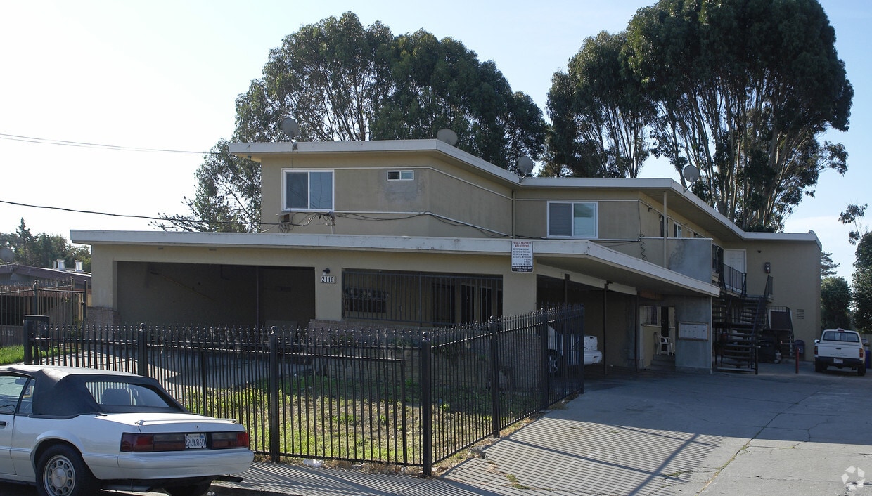 Building Photo - 2110 Stanton Ave
