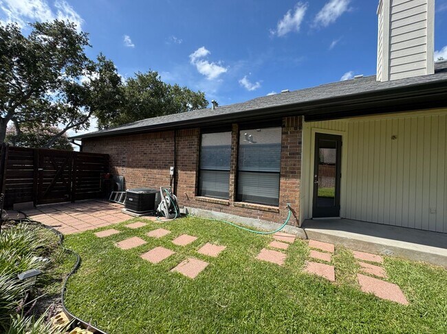Foto del edificio - 6929 Monarch St