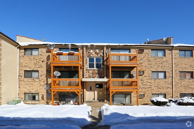 Building Photo - 5117 N East River Rd