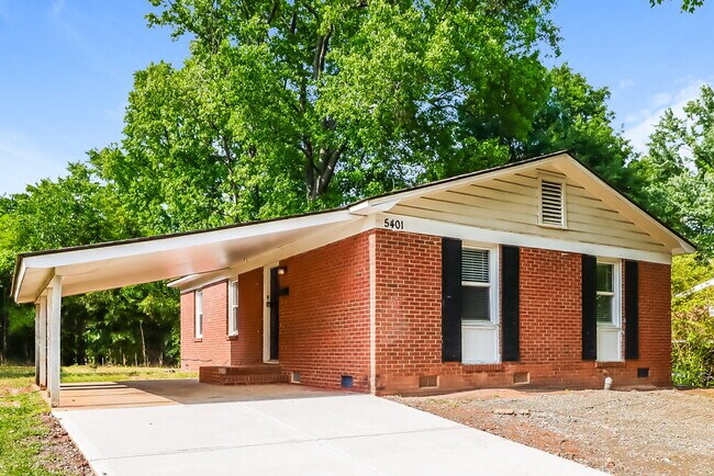 Foto del edificio - 5401 Snow White Ln