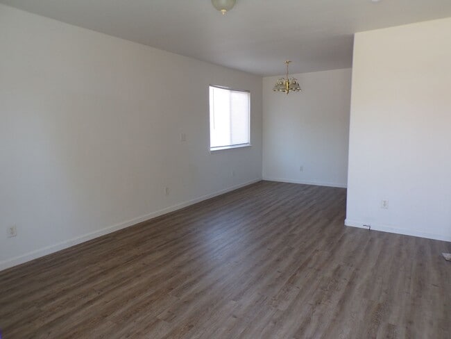 Building Photo - 285 Dalton St