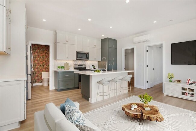 Foto del edificio - 33802 Street of the Violet Lantern