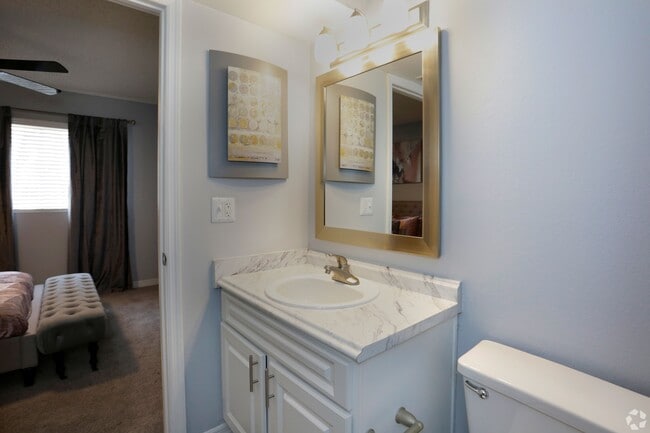 Building Photo - Buena Vista Apartments – Studio, 1 & 2 Bed...