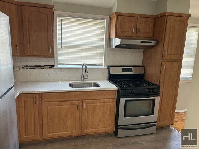 Building Photo - Two Bedroom Bayside Apartment