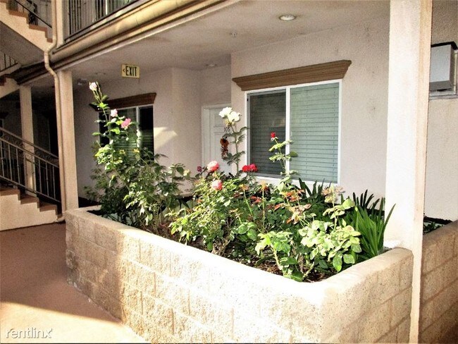 Building Photo - 565 E San Jose Ave