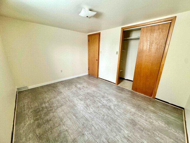 Foto del edificio - 302 W 7th St