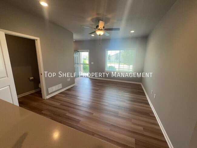 Foto del edificio - 2308 Hazeltine Pl