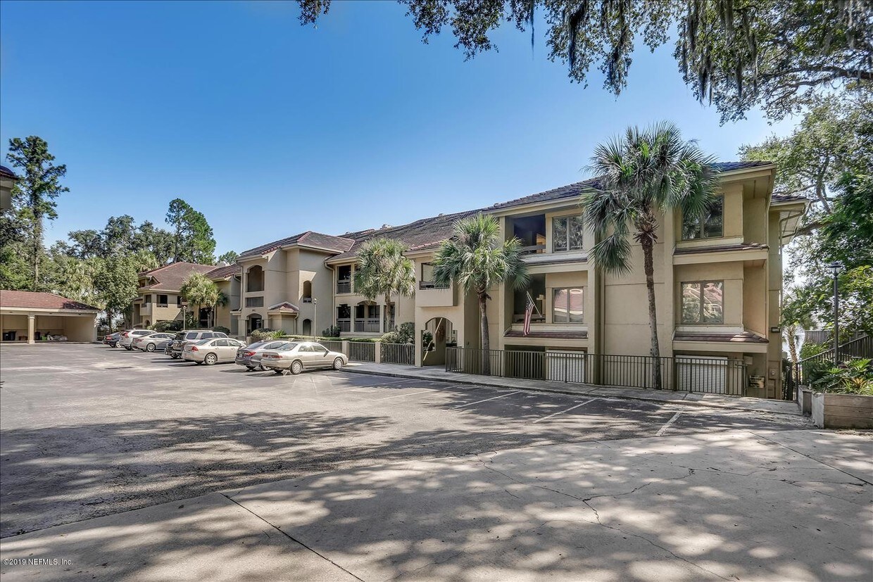 Foto principal - 2099 Winterbourne W