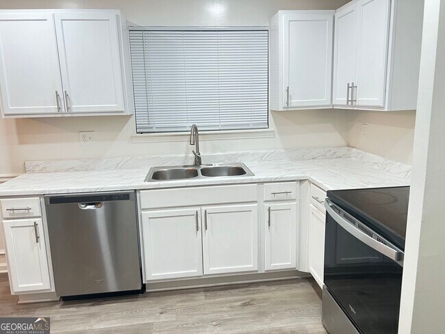 Building Photo - 9028 Raven Dr