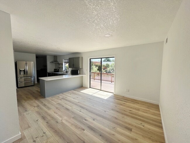 Building Photo - HOUSE - VILLAGE OF OAK CREEK