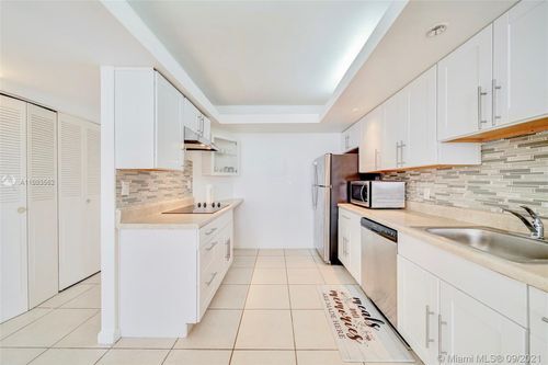 Foto del edificio - 1351 NE Miami Gardens Dr